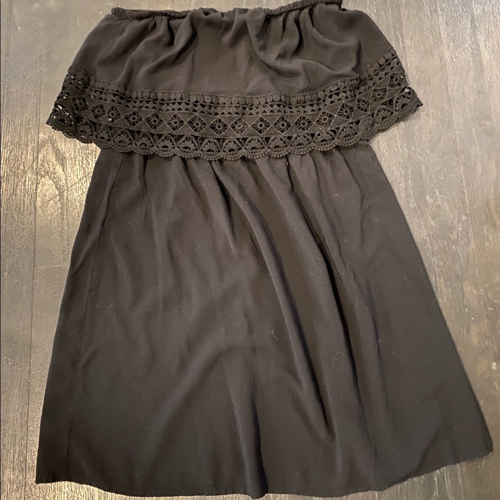 Black sleeveless dress